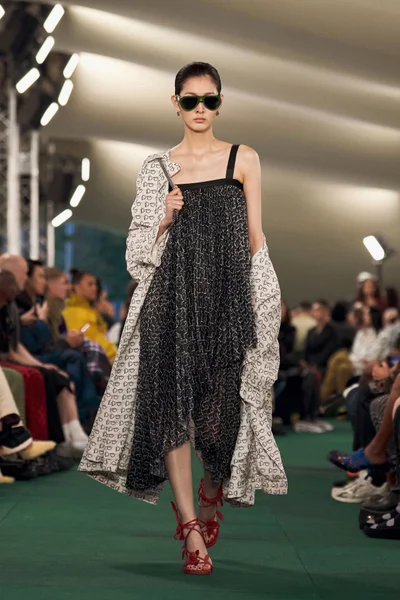 Look 25
